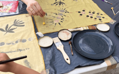 5. TALLER DE ESTAMPACIóN DE PAÑUELOS CON TINTES NATURALES.